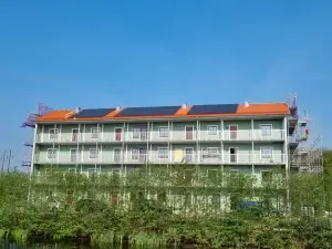 Bostadsrättsförening i Falkenberg med solceller från paneltaket